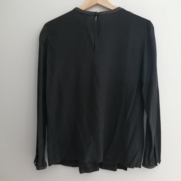 Club Monaco Silk Pleated Keyhole Neck Black Blouse With Lamb Leather Trim XS - Picture 3 of 16